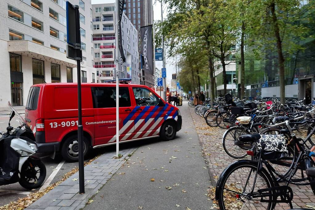 Brandweer doet onderzoek naar hinderlijke lucht in sporthal