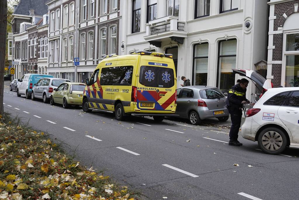 Schade na ongeval tussen drie voertuigen