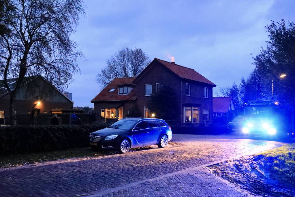 Vonken zichtbaar bij brand in schoorsteen