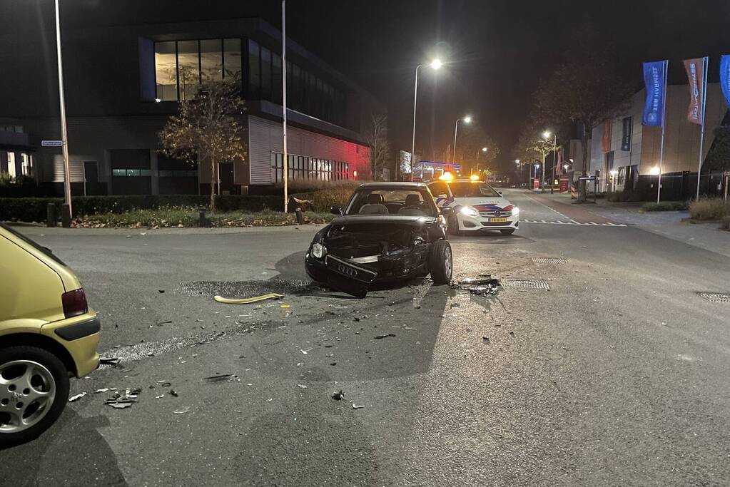 Flinke schade bij aanrijding tussen twee auto's