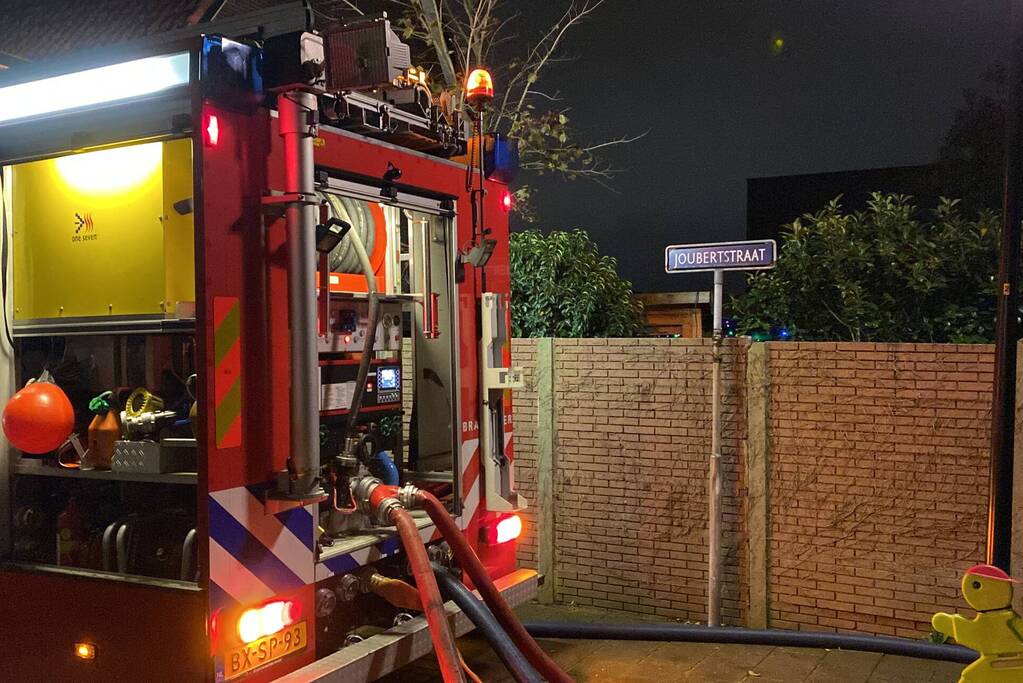 Zeer grote brand op dakterras