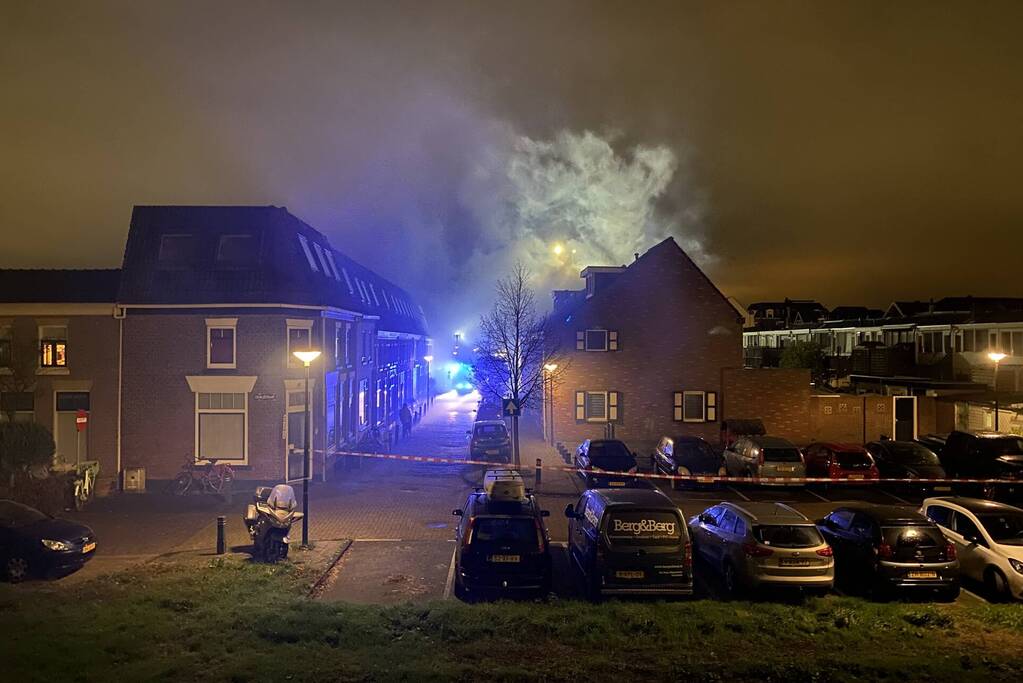 Zeer grote brand op dakterras