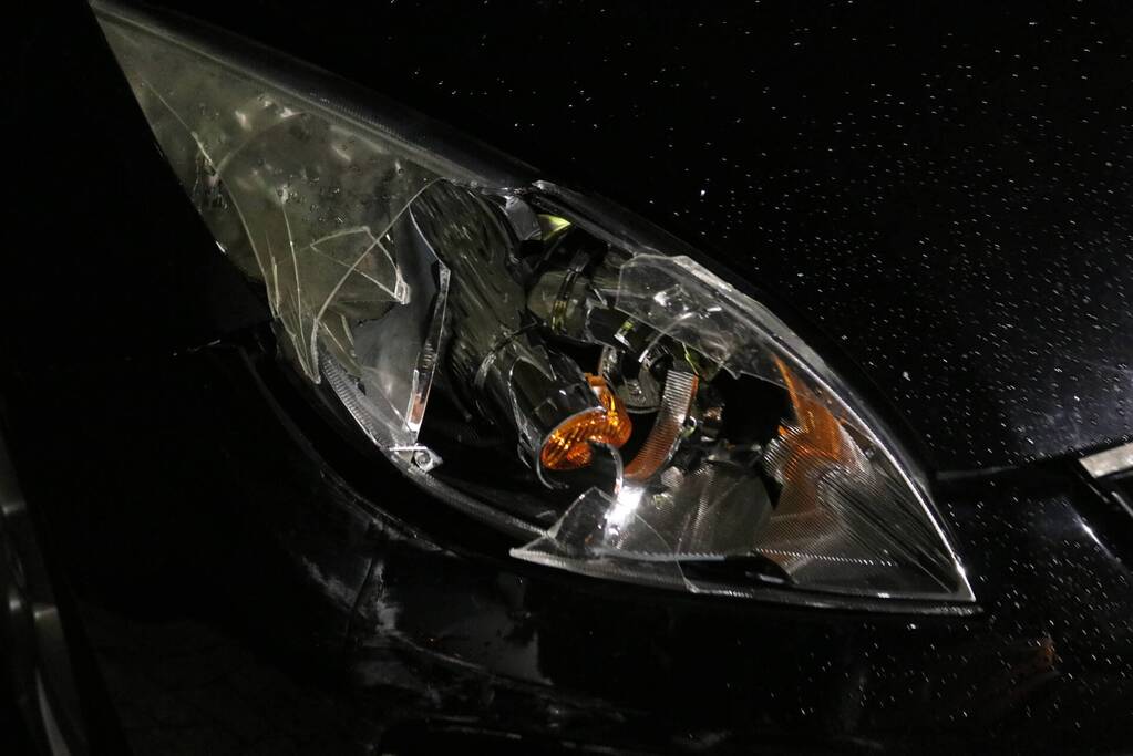 Beschonken bestuurder richt forse schade aan