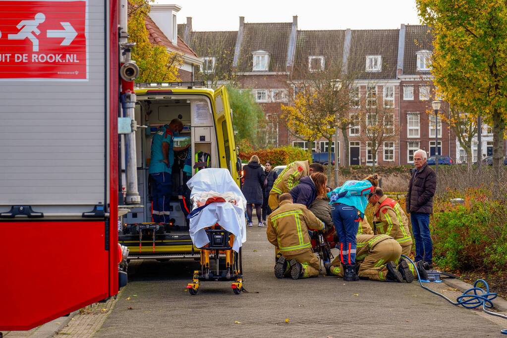 Kind bevrijdt uit bakfiets door brandweer
