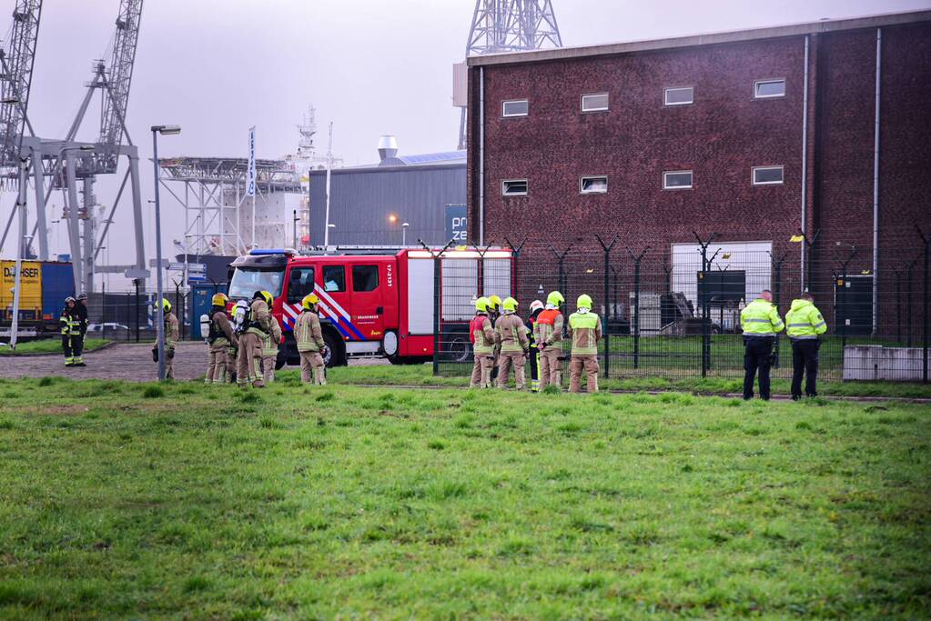 Dikke rookwolken bij uitslaande brand in verdeelstation