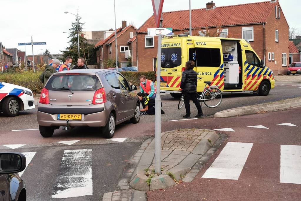 Fietser gewond bij aanrijding op rotonde