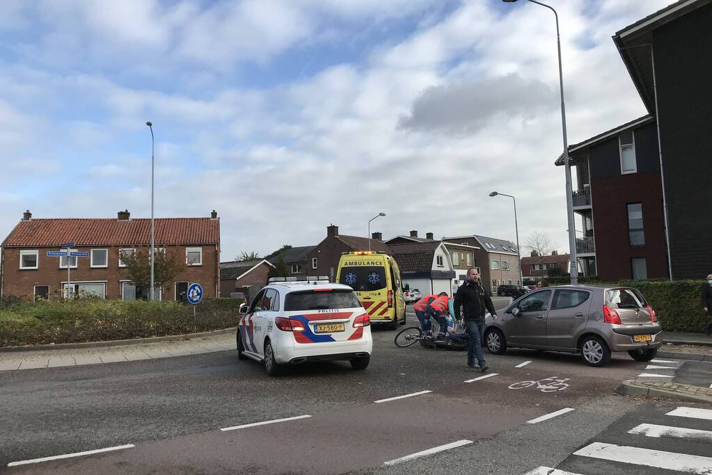 Fietser gewond bij aanrijding op rotonde