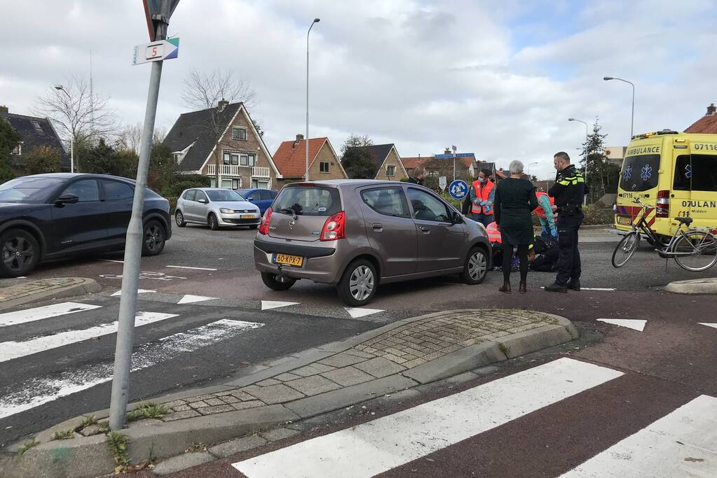 Fietser gewond bij aanrijding op rotonde