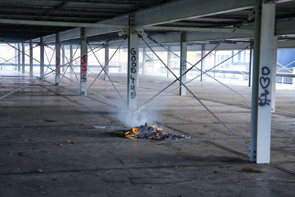 Brand gesticht in parkeergarage