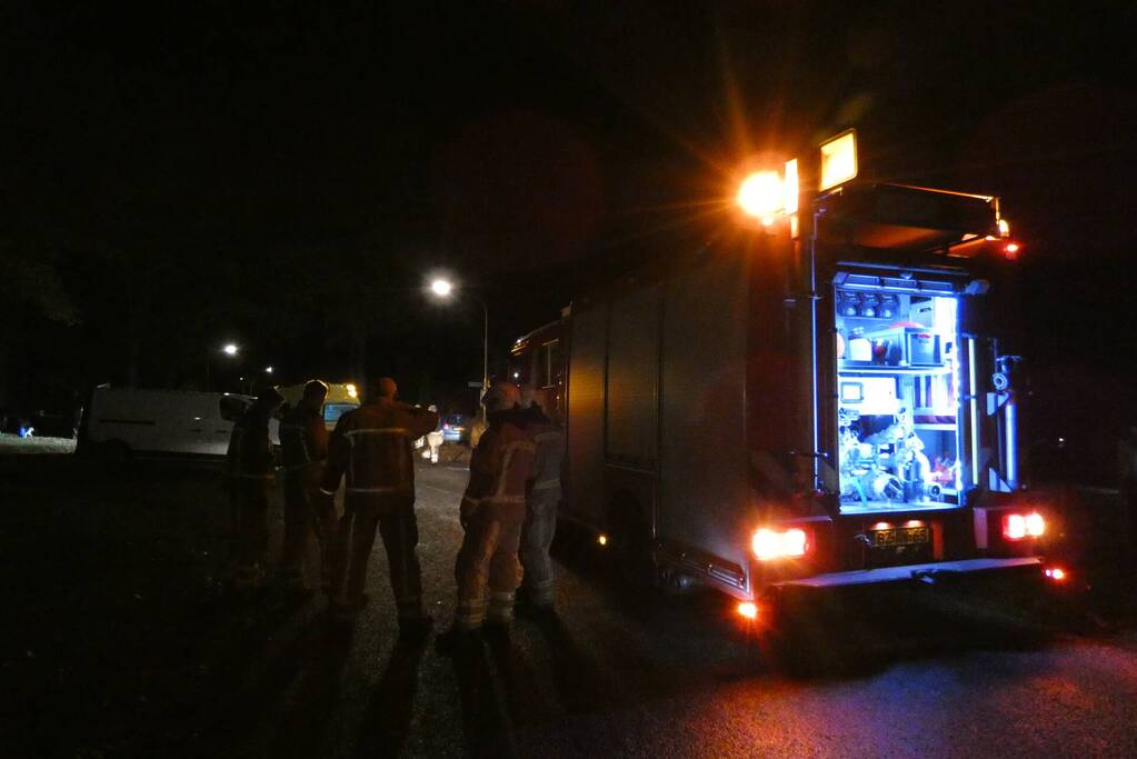 Personenauto belandt in tuin na ongeval met bestelbus