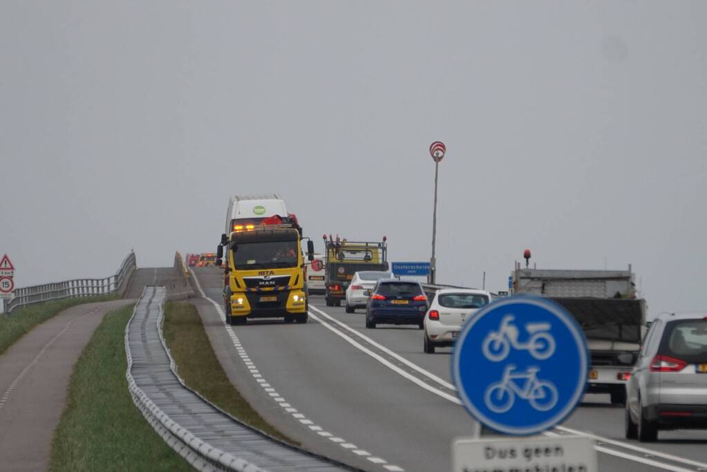 Enorme vertraging door brand in bestelbus