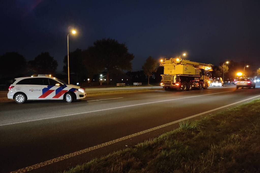 Meerdere auto's en mobiele kraan botsen
