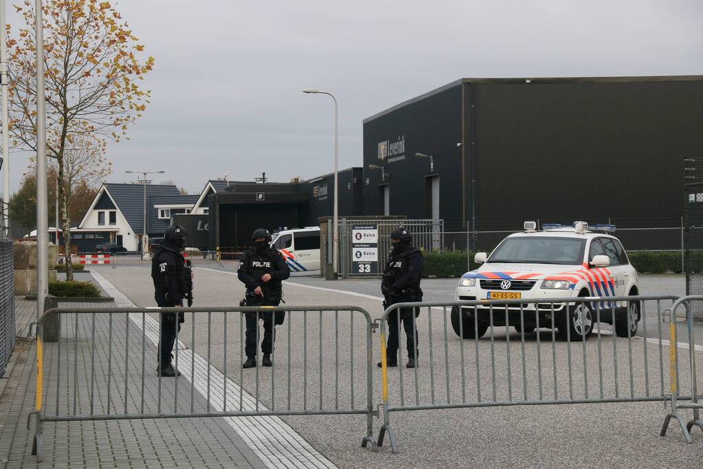 Groot politie onderzoek op bedrijventerrein