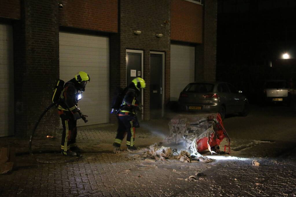 Papiercontainer in brand