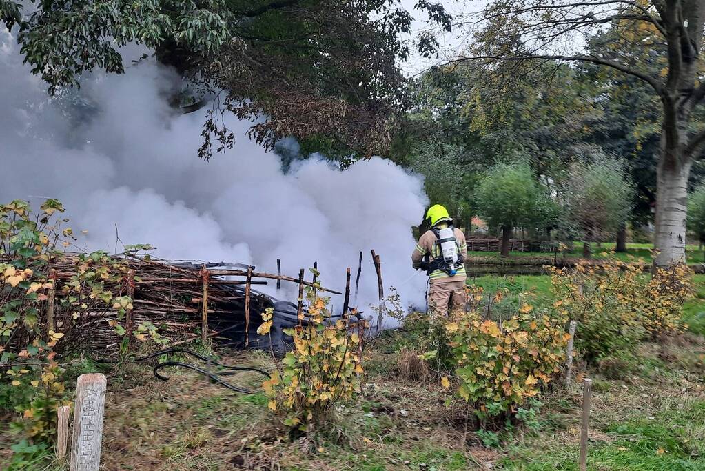 Veel rook bij brand buiten