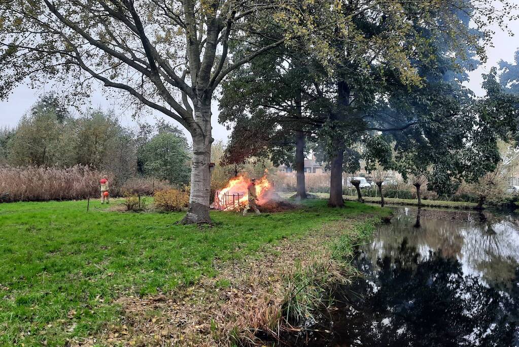 Veel rook bij brand buiten