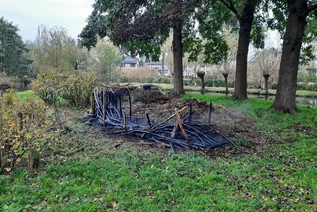 Veel rook bij brand buiten