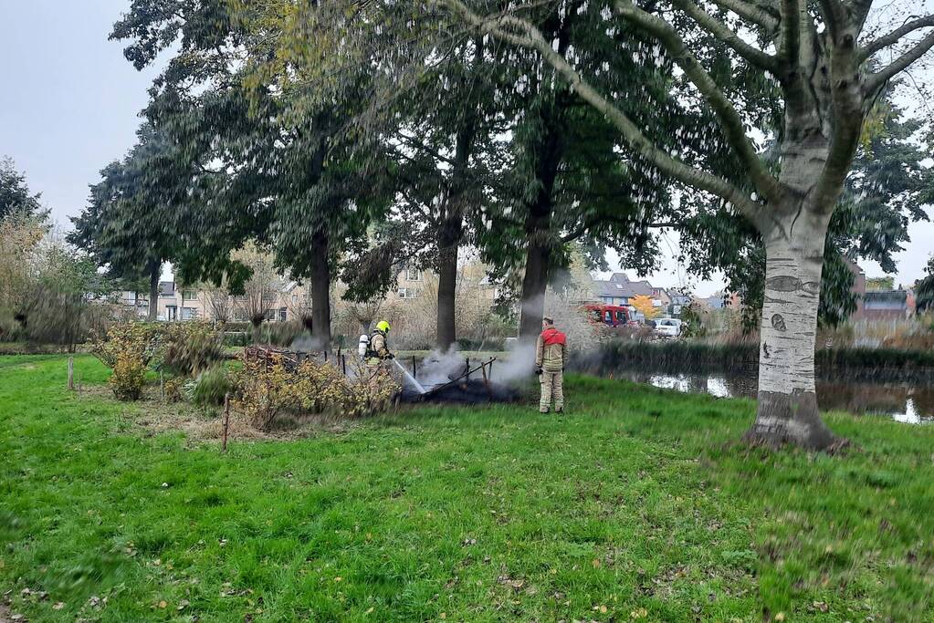 Veel rook bij brand buiten