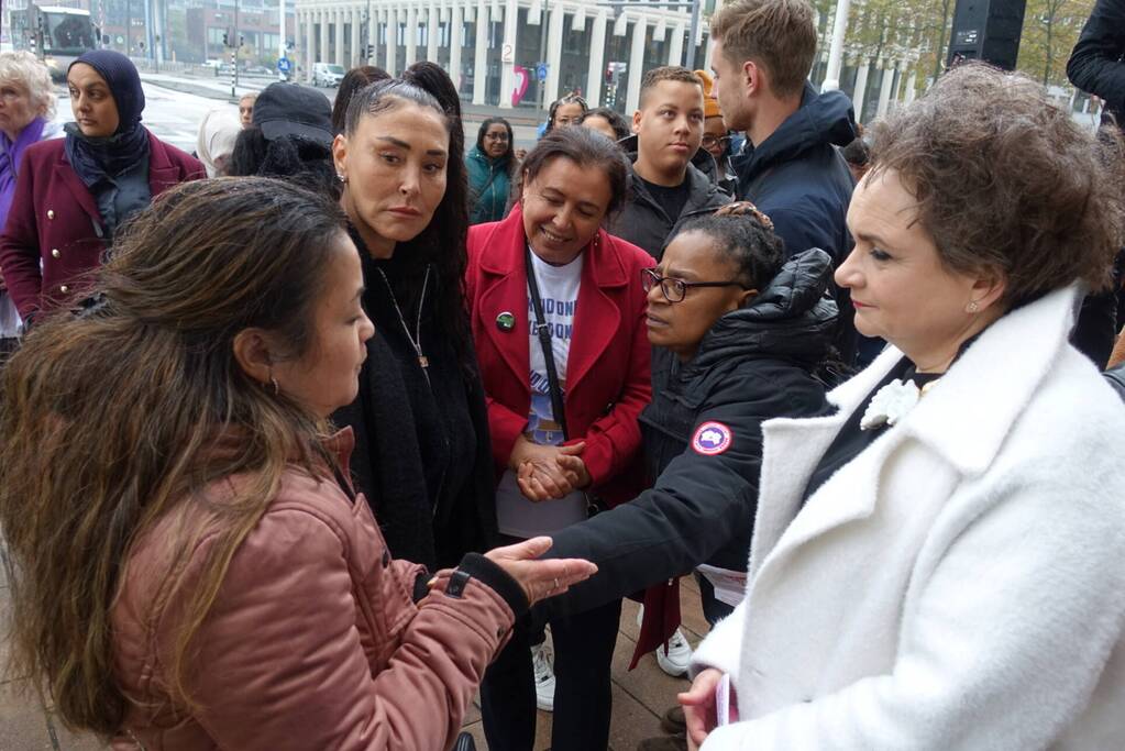 Gedupeerden toeslagenaffaire protesteren bij Belastingdienst