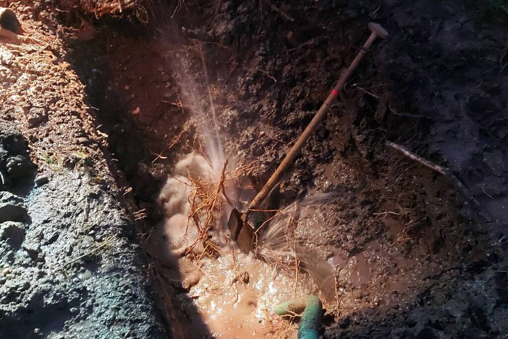 Woningen zonder water door kapotte leiding