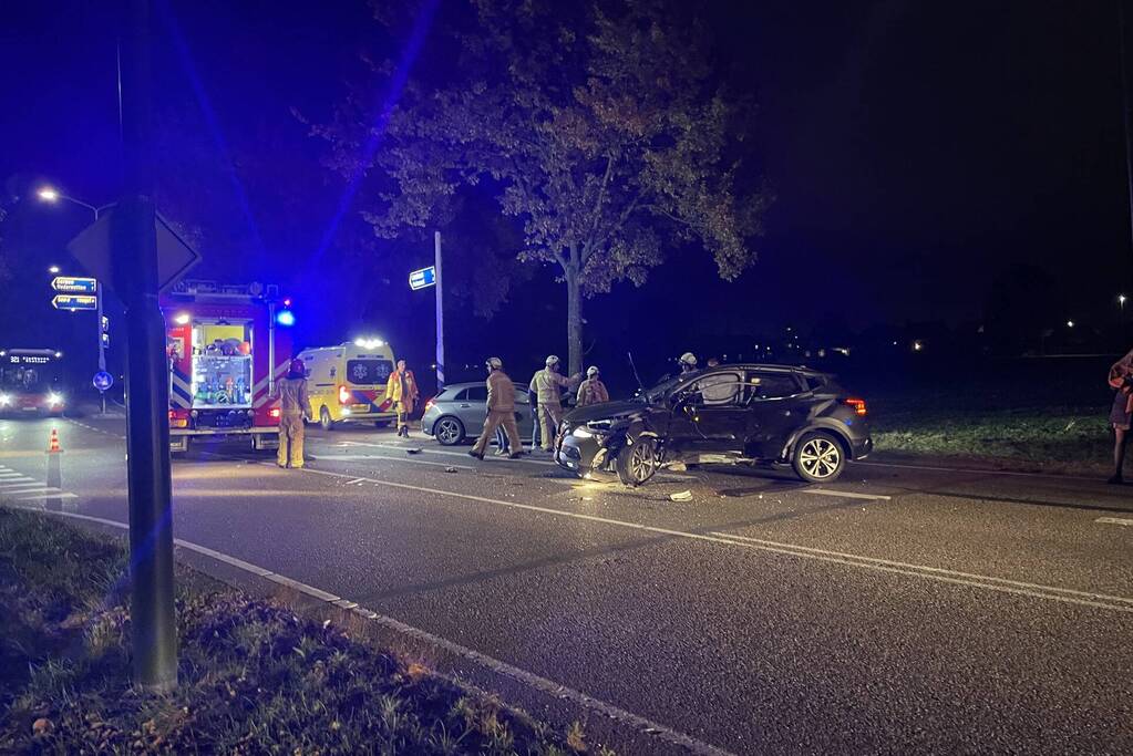 Veel schade na ongeval op kruising