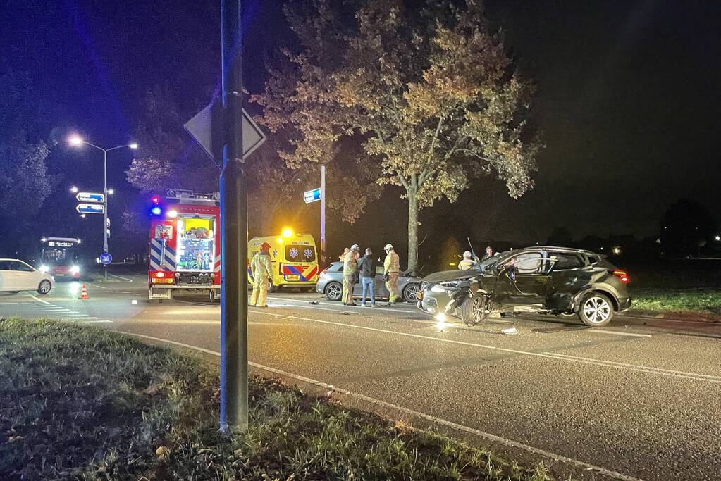 Veel schade na ongeval op kruising