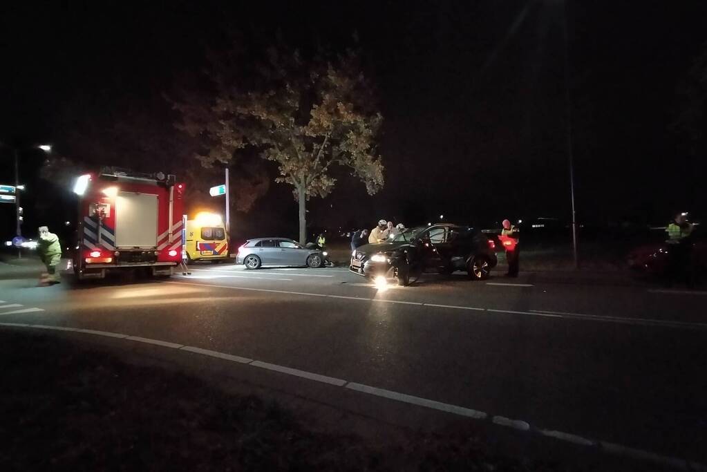 Veel schade na ongeval op kruising