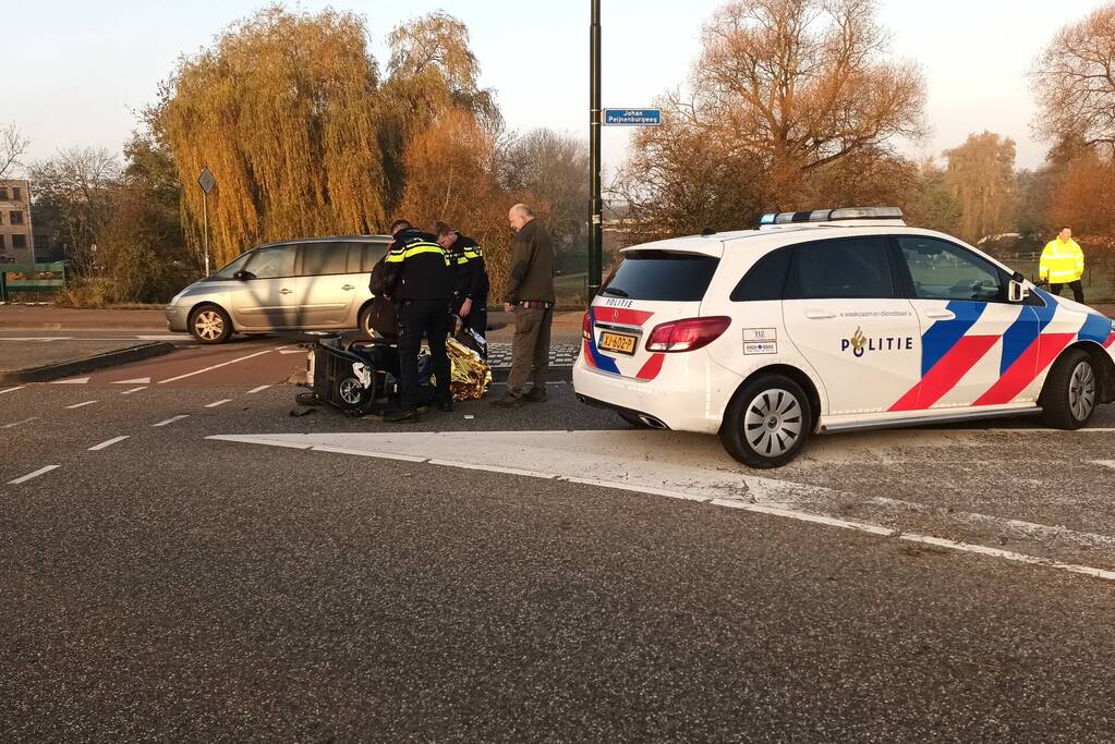 Scootmobiel valt om bestuurder gewond