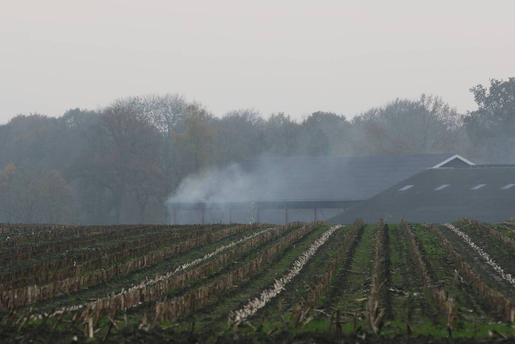 Veel rook bij brand op boerderij