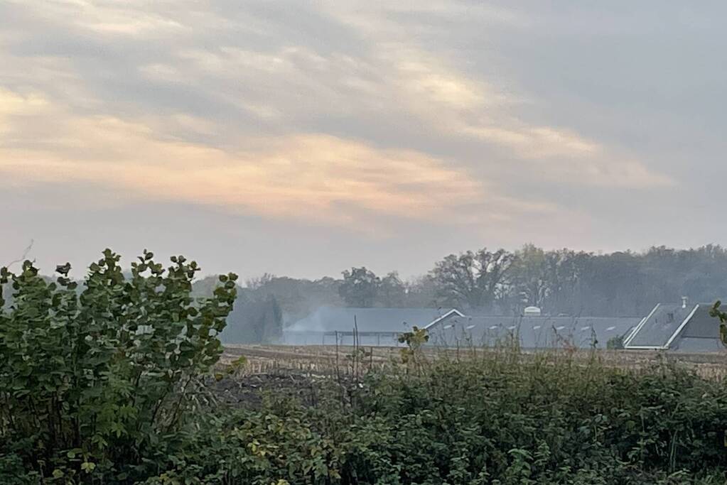 Veel rook bij brand op boerderij