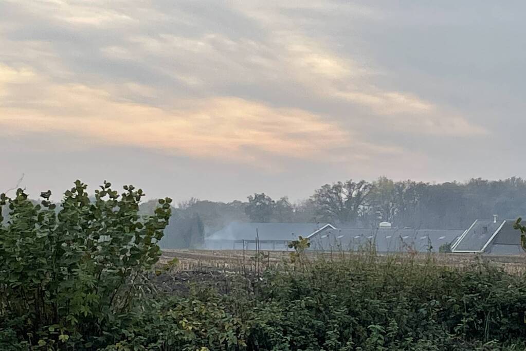 Veel rook bij brand op boerderij