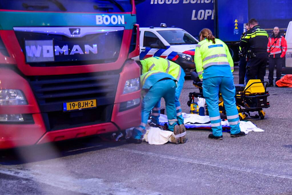 Voetganger zwaargewond bij botsing