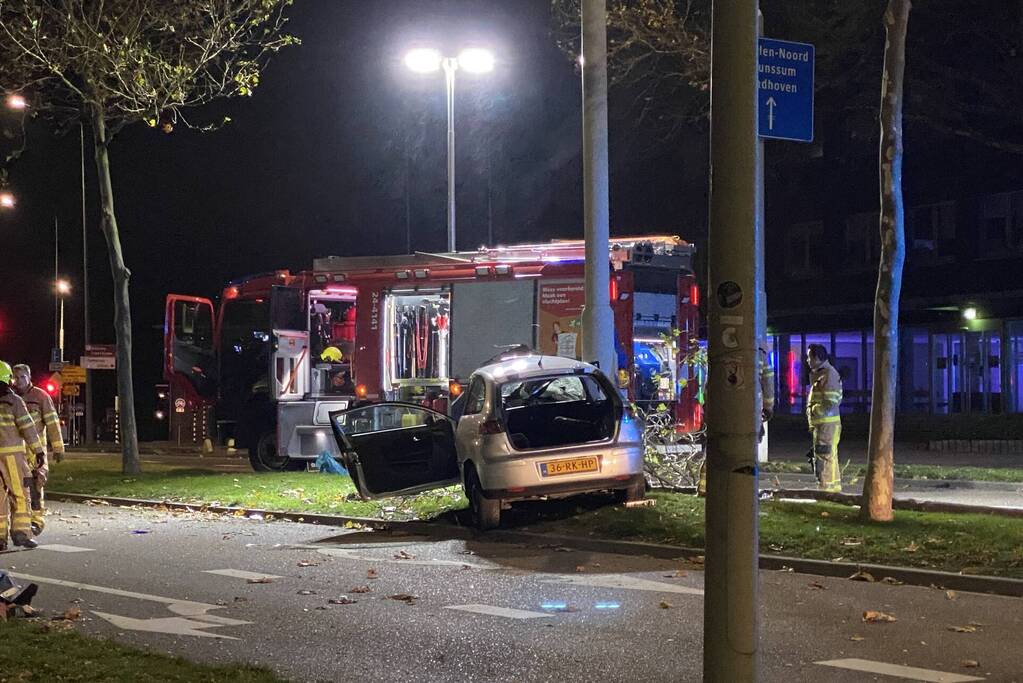 Bestuurder bekneld door ernstig ongeval