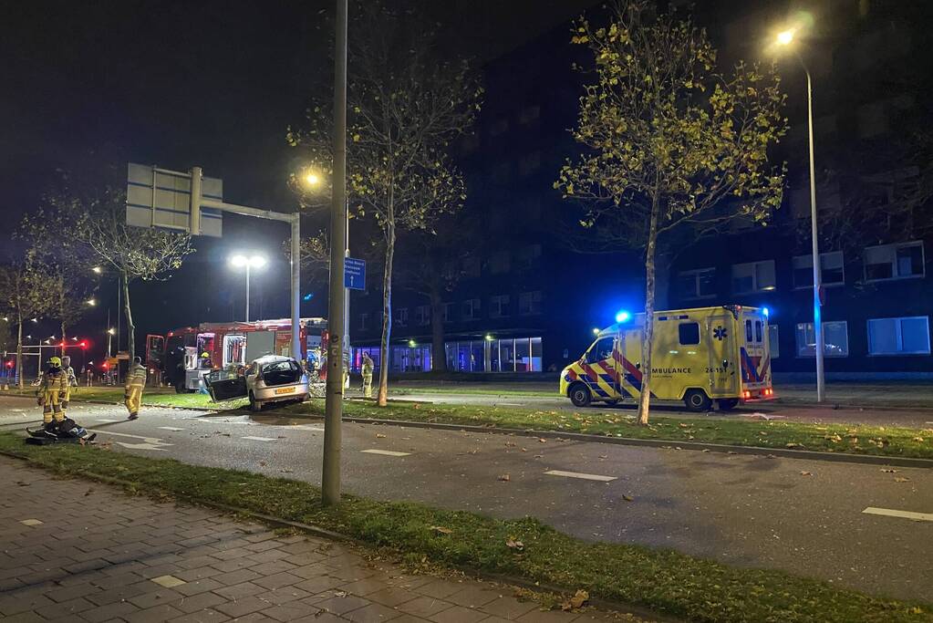 Bestuurder bekneld door ernstig ongeval
