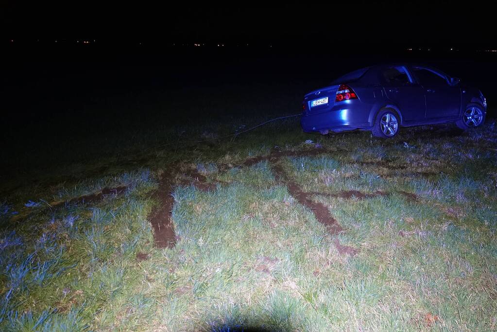 Automobilist verliest de macht over het stuur