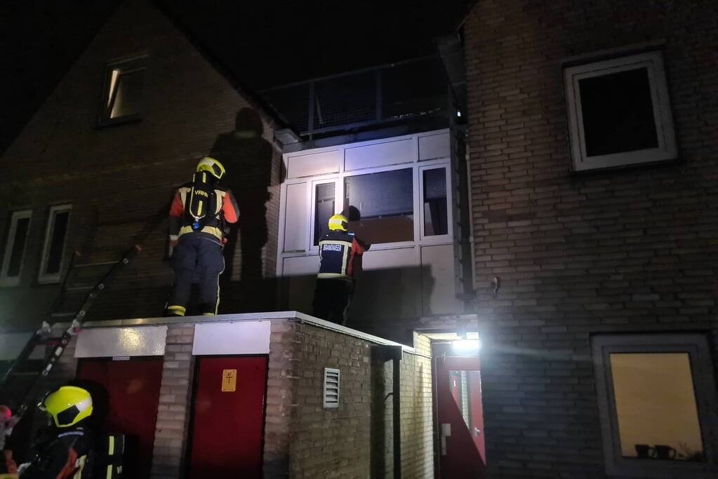 Slotenmaker opent deur voor brandweer