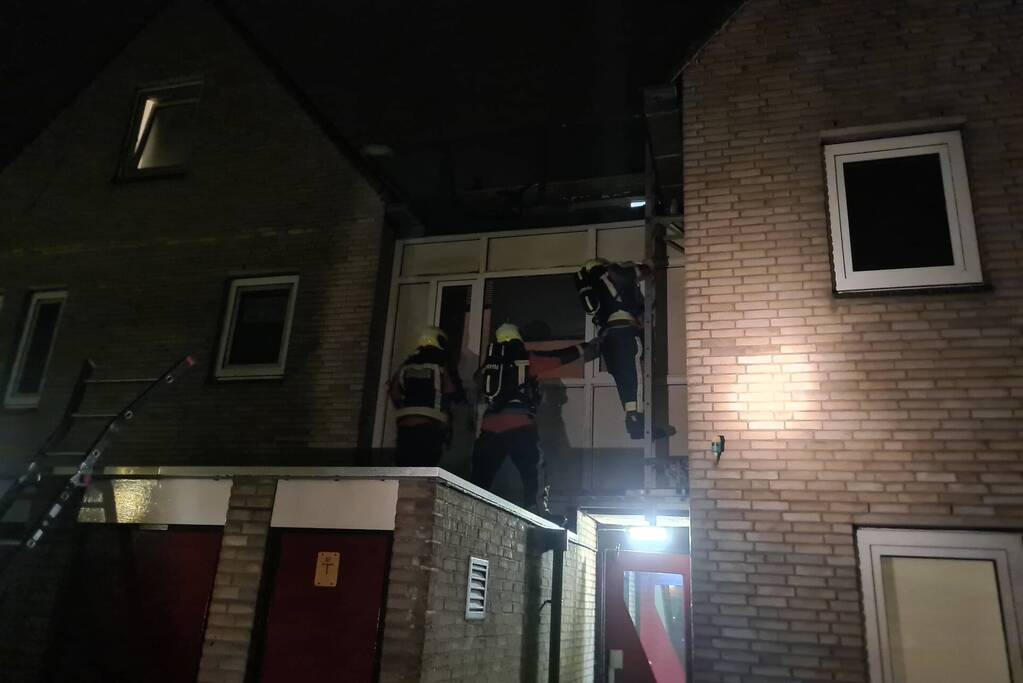 Slotenmaker opent deur voor brandweer