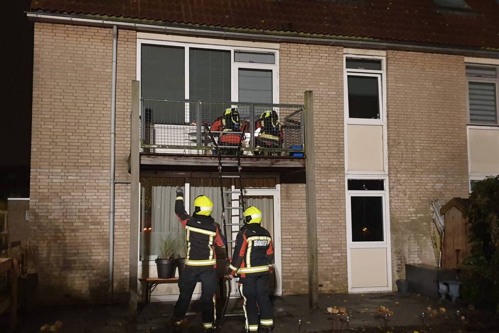 Slotenmaker opent deur voor brandweer