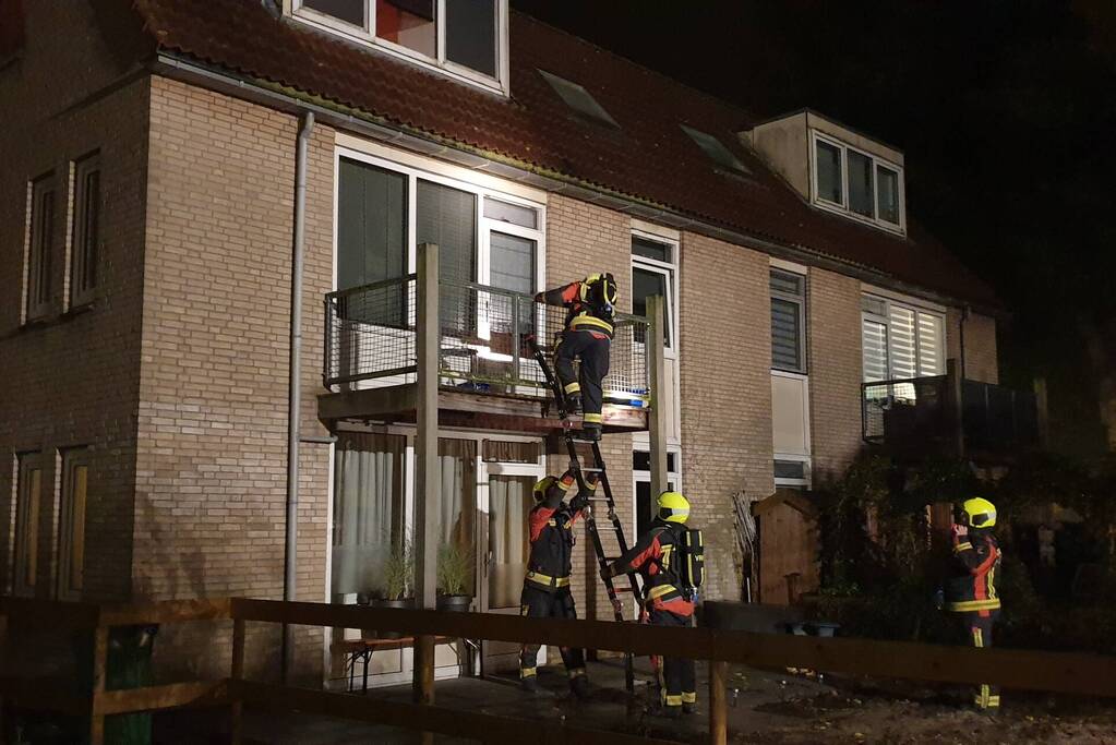 Slotenmaker opent deur voor brandweer