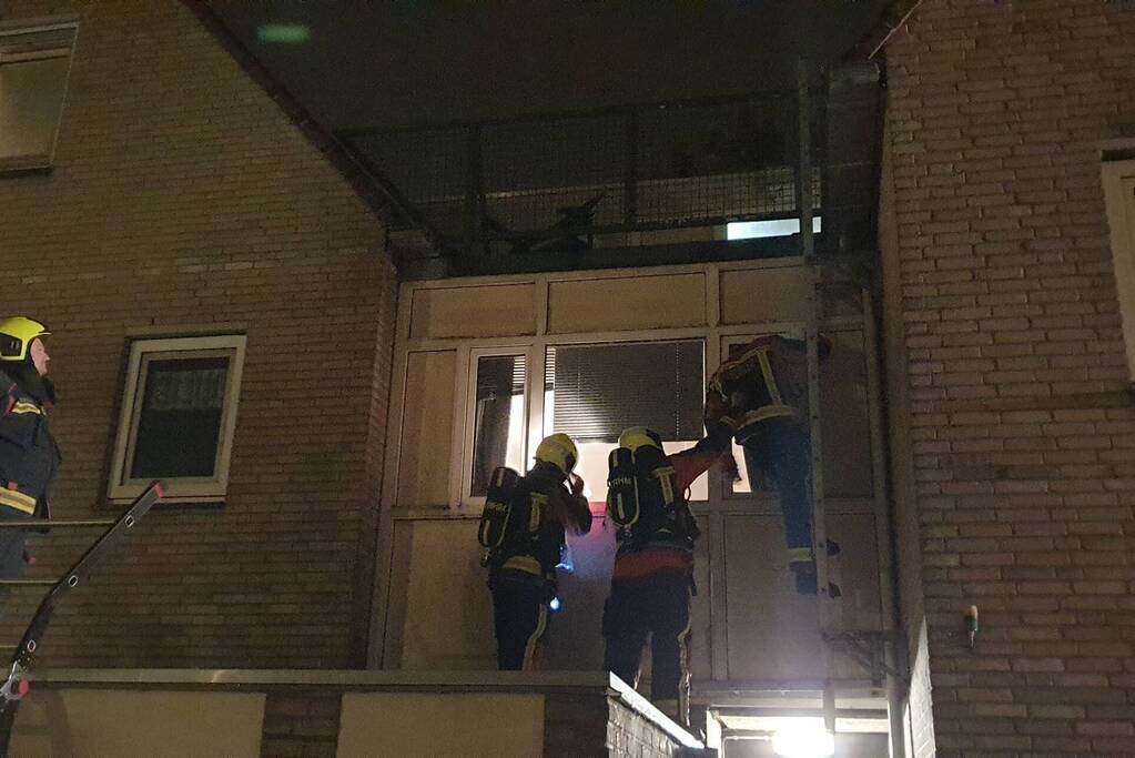 Slotenmaker opent deur voor brandweer