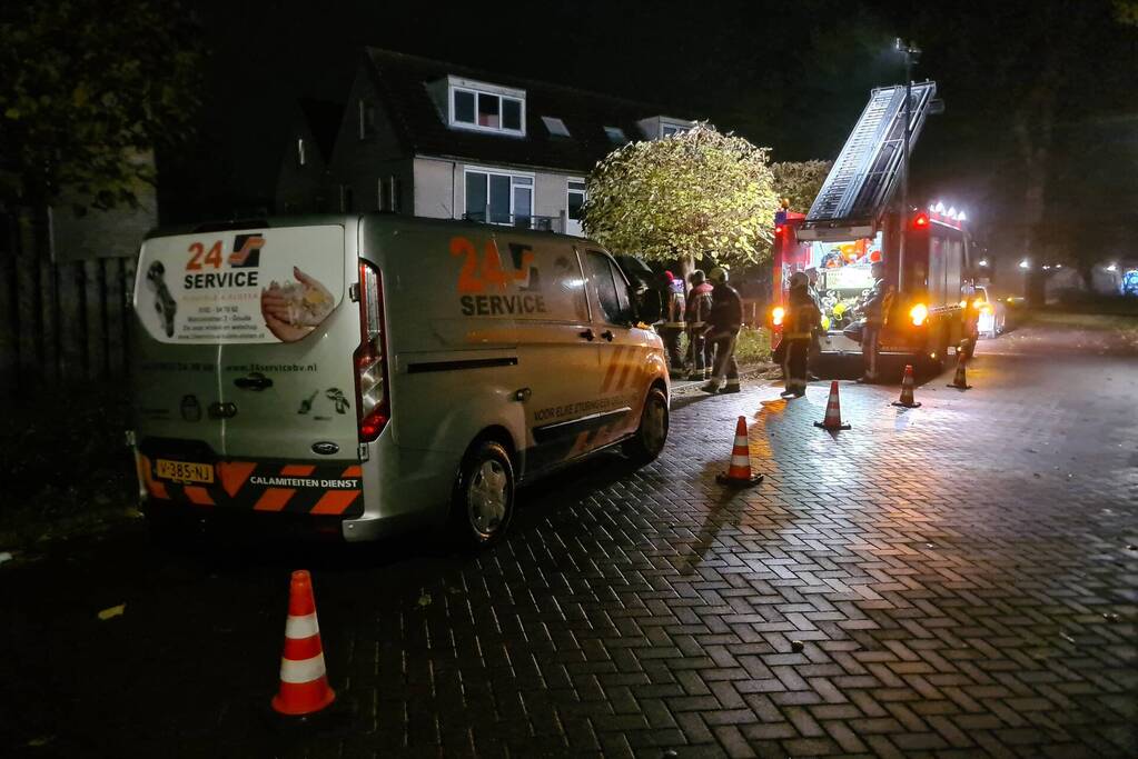 Slotenmaker opent deur voor brandweer
