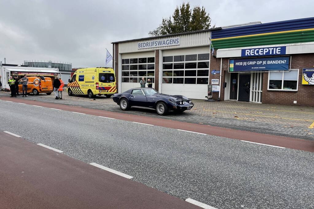 Gewonde bij botsing tussen busje en oldtimer
