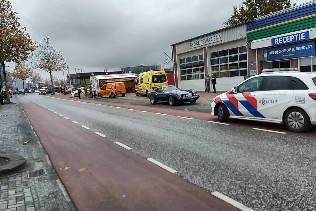 Gewonde bij botsing tussen busje en oldtimer