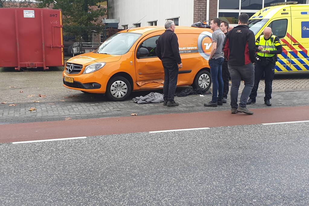 Gewonde bij botsing tussen busje en oldtimer