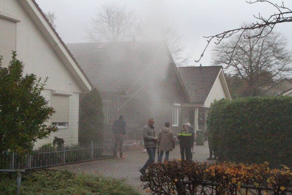 Veel rook door brand in chalet