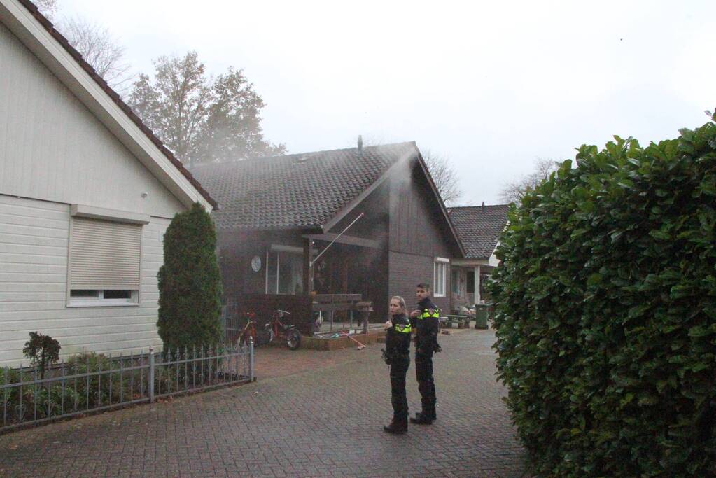Veel rook door brand in chalet