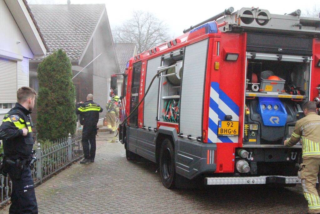 Veel rook door brand in chalet