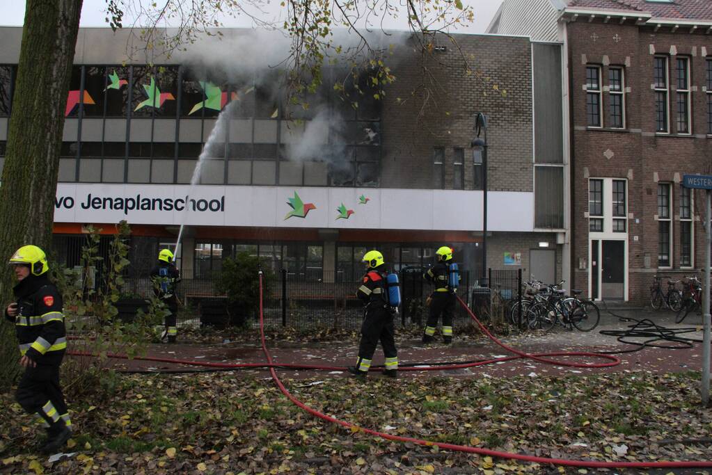 Zeer grote brand bij basisschool