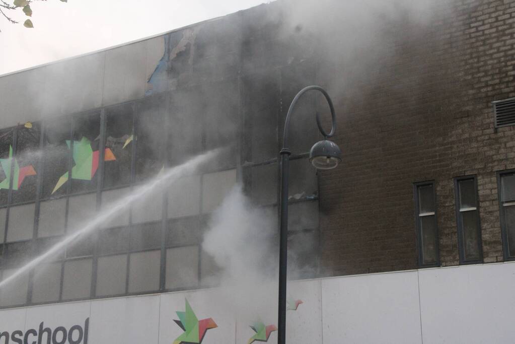 Zeer grote brand bij basisschool