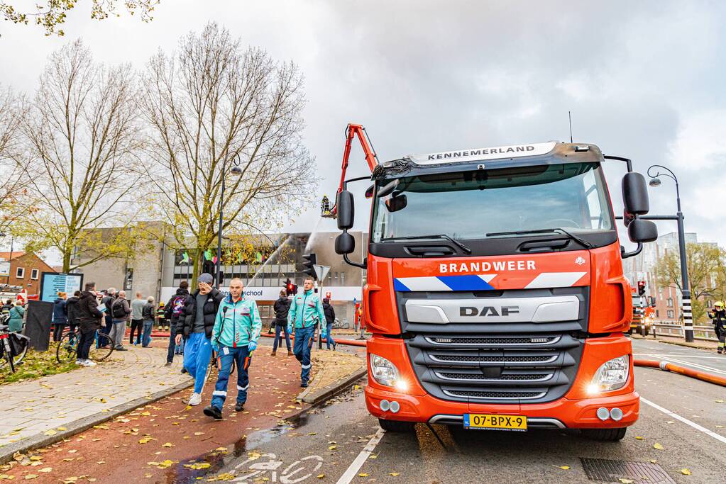 Zeer grote brand bij basisschool